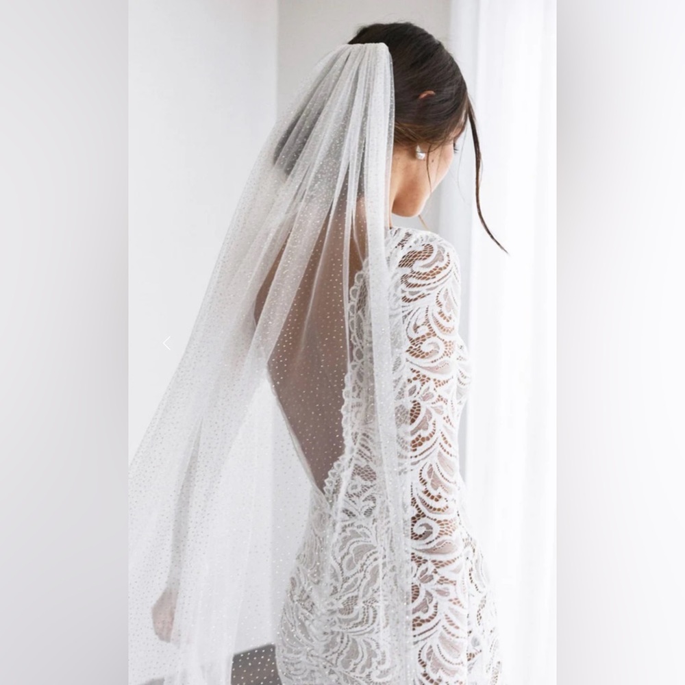 Grace loves Lace Shimmy Veil 
Worn for 10 minutes for photos. Brand new